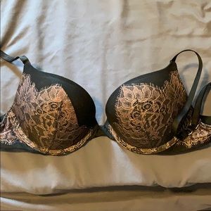 Bra, great condition. Is padded
